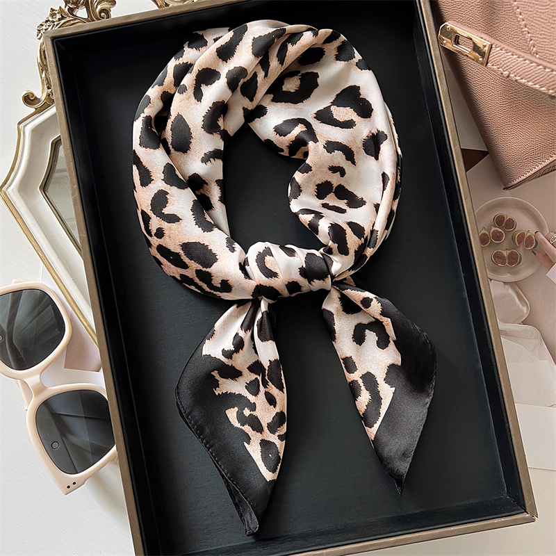 Head Wrap Turban - 70 ซม.หรูหราเสือดาวพิมพ์ผ้าพันคอผ้าไหมสุภาพสตรีแถบคาดศีรษะผมขนาดเล็กผ้าพันคอหญิงผ้าเช็ดหน้าผ้าพันคอ Foulard