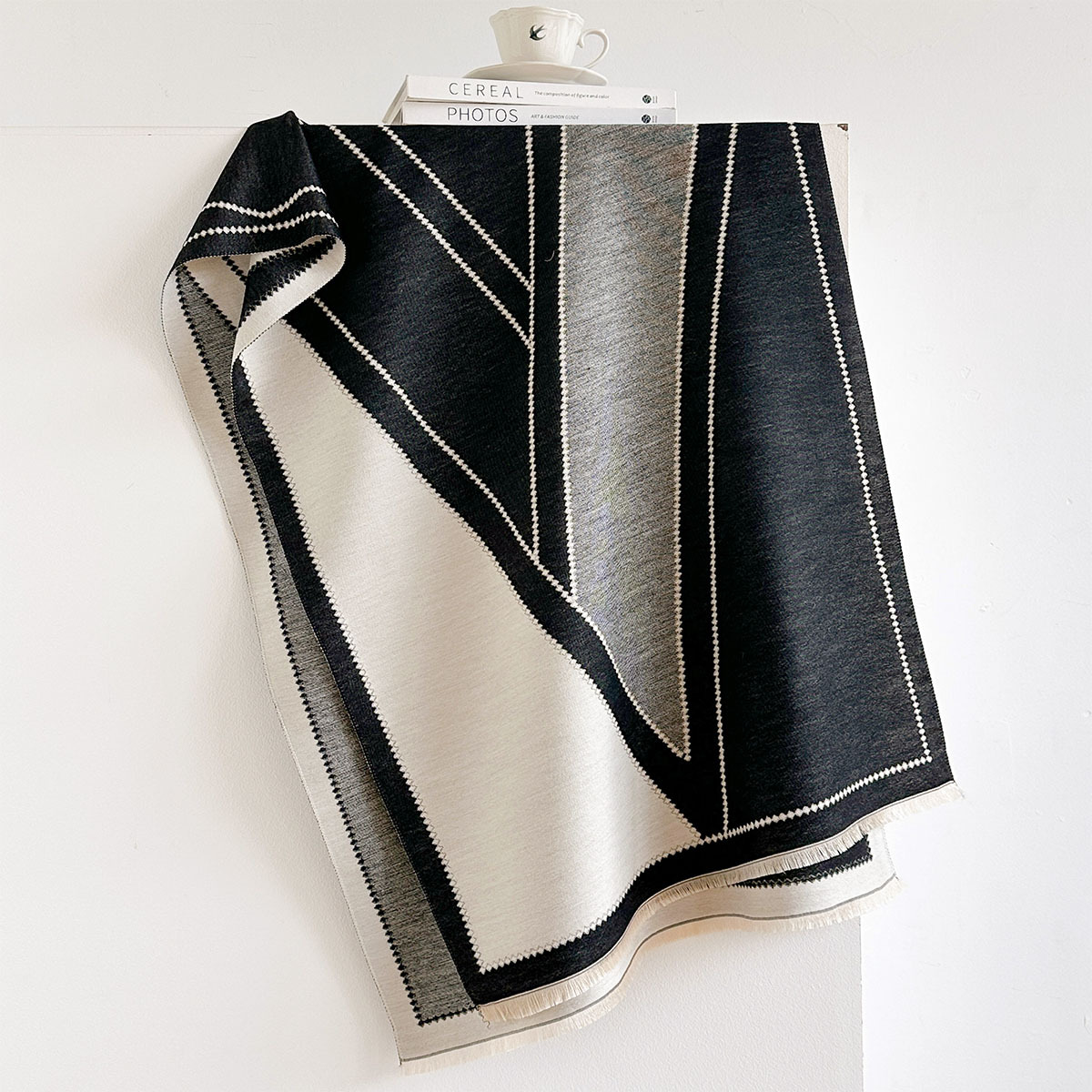 Pashmina Wrap Large - ผ้าพันคอแคชเมียร์เทียมสำหรับผู้หญิง ผ้าคลุมไหล่หนาอุ่นพร้อมขอบพู่ ผ้าพันคอฤดูหนาวแบบสองด้าน ผ้าคลุมไหล่พาชมิน่าขนาดใหญ่สำหรับฤดูใบไม้ร่วง 2026