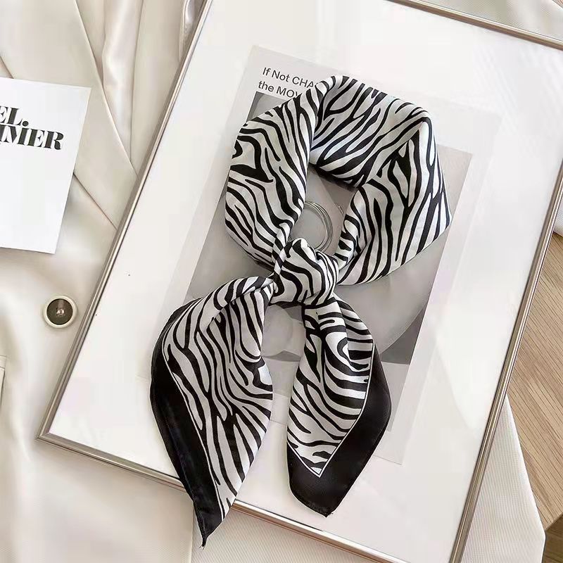 Ascot Neck Scarf - ใหม่แฟชั่น Zebra พิมพ์ผ้าพันคอสแควร์ซาตินนุ่มบางผ้าพันคอคอเรียบ 70*70 ซม.สไตล์วินเทจครีมกันแดด Headscarf